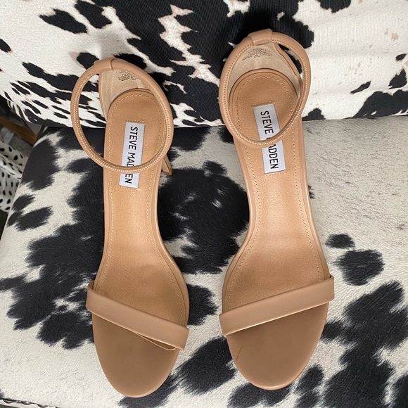 SOLD! Steve Madden Nude Heels - Picture 2 of 6